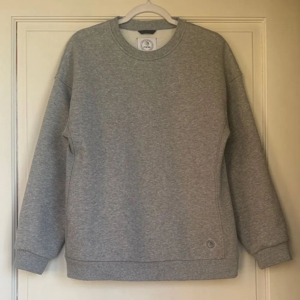 Great Condition Thick Cozy Crewneck Sweatshirt - Gray